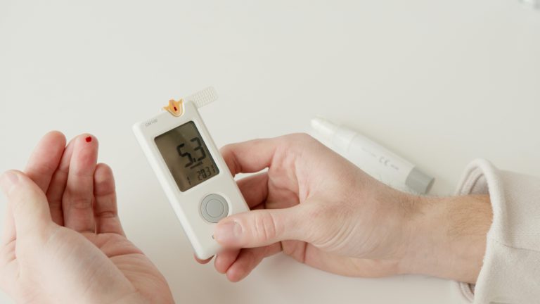 Read more about the article Blood Glucose vs Urine Testing