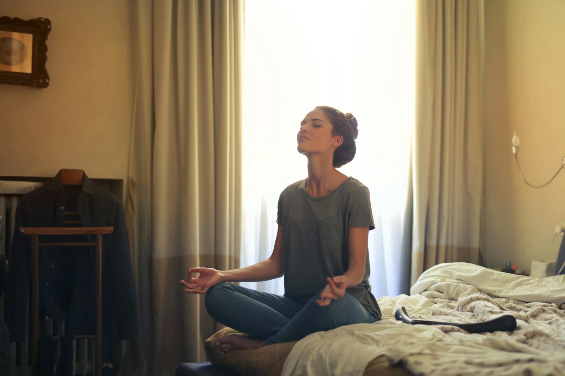 You are currently viewing The Ultimate Guide to Meditation at Home: Relax, Recharge, and Refocus